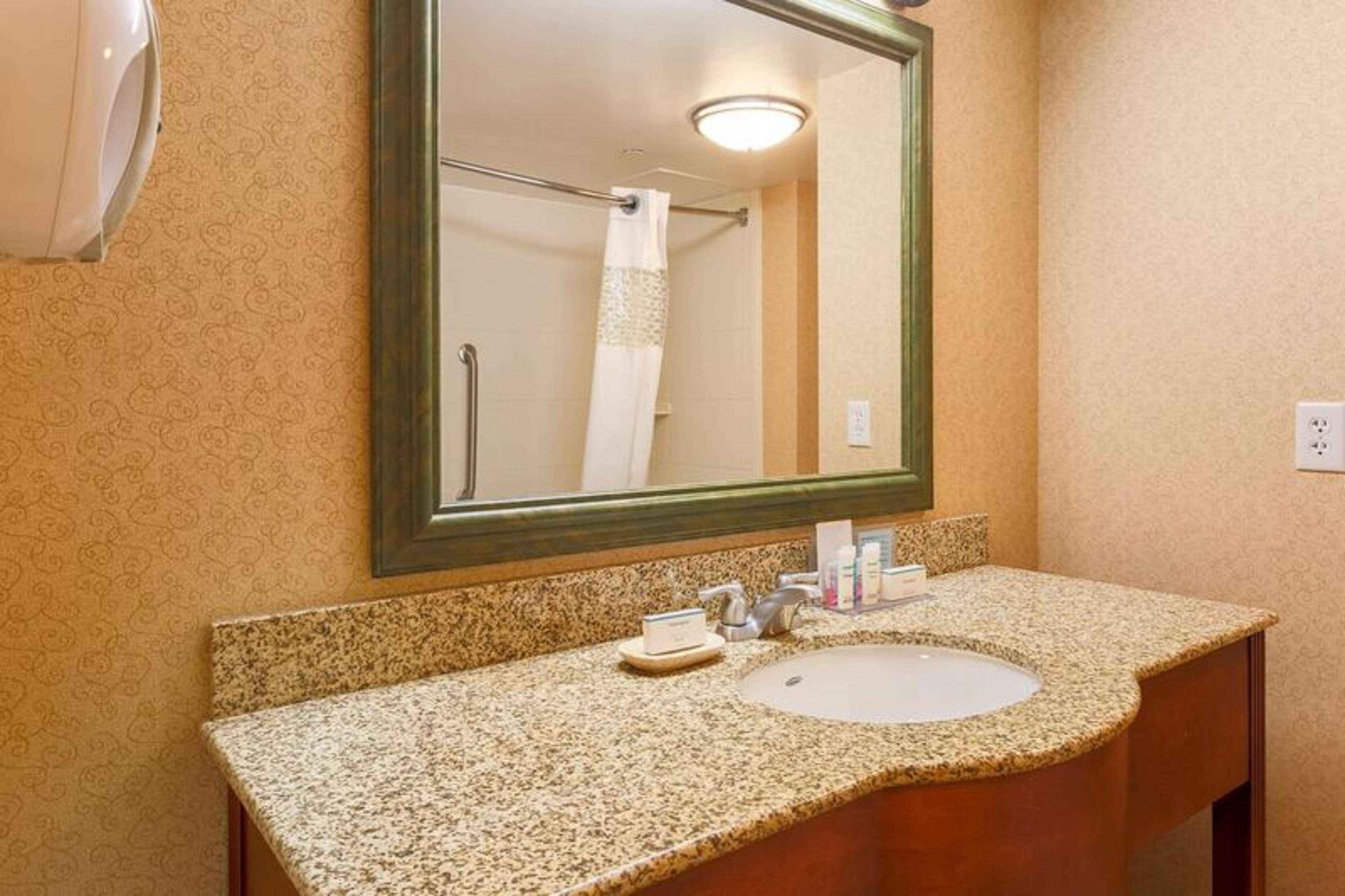 Hampton Inn & Suites Poughkeepsie Spackenkill Exterior foto