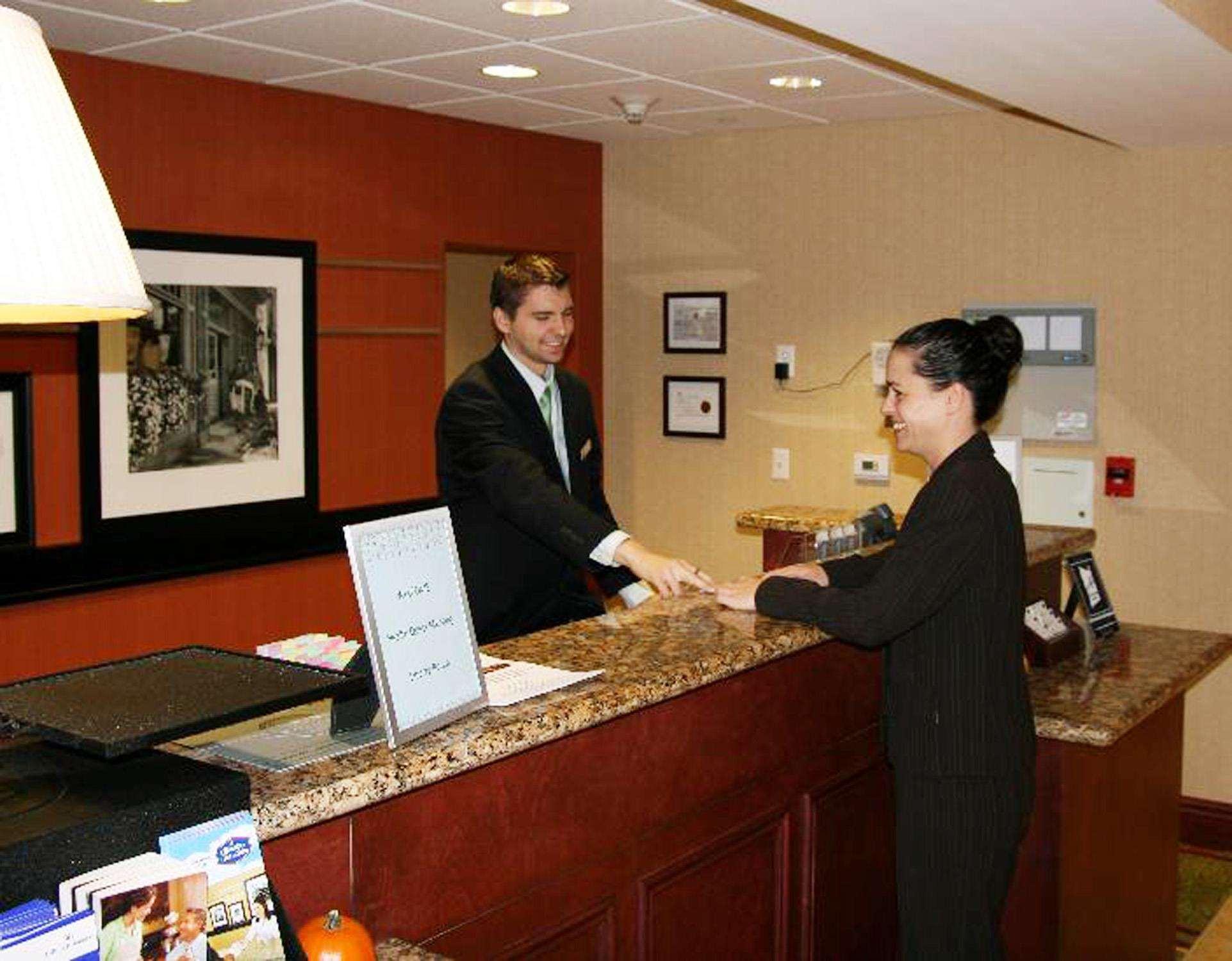 Hampton Inn & Suites Poughkeepsie Spackenkill Exterior foto