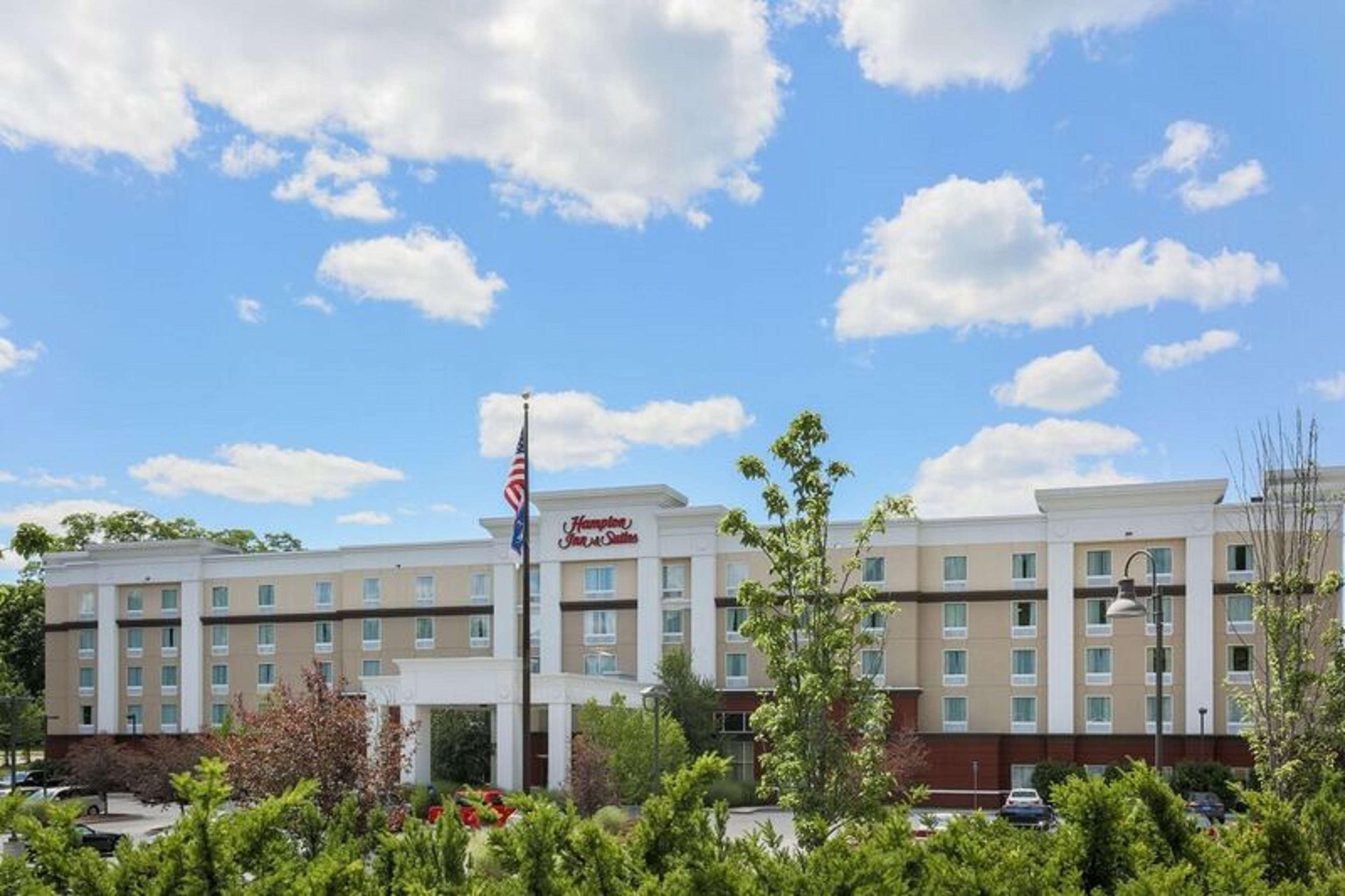 Hampton Inn & Suites Poughkeepsie Spackenkill Exterior foto