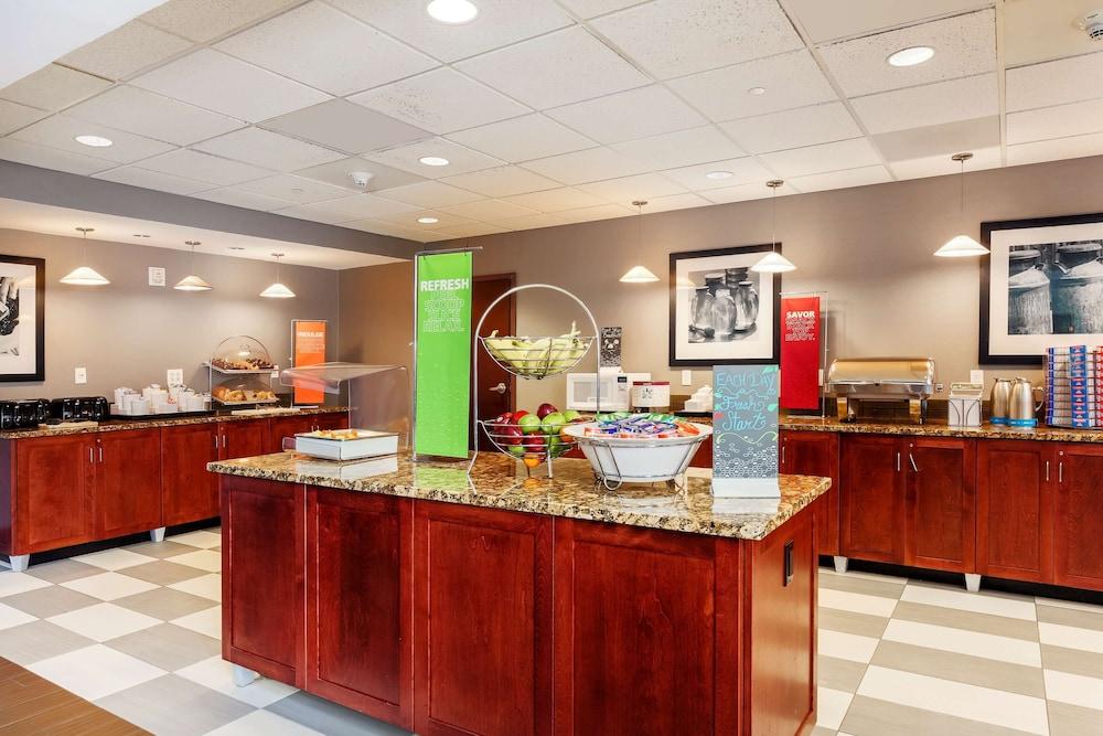 Hampton Inn & Suites Poughkeepsie Spackenkill Exterior foto