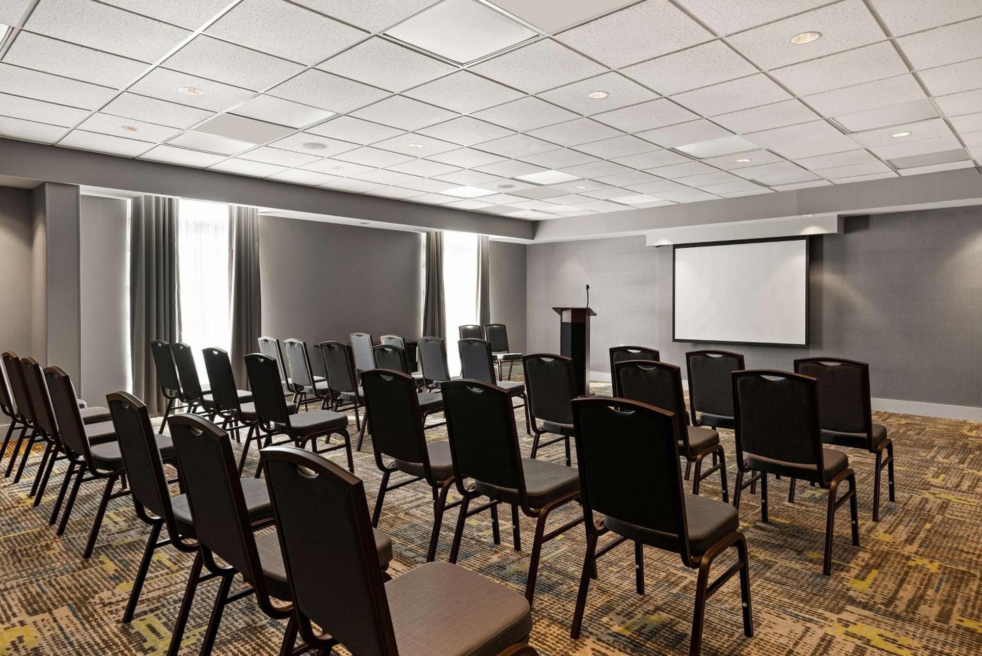 Hampton Inn & Suites Poughkeepsie Spackenkill Exterior foto