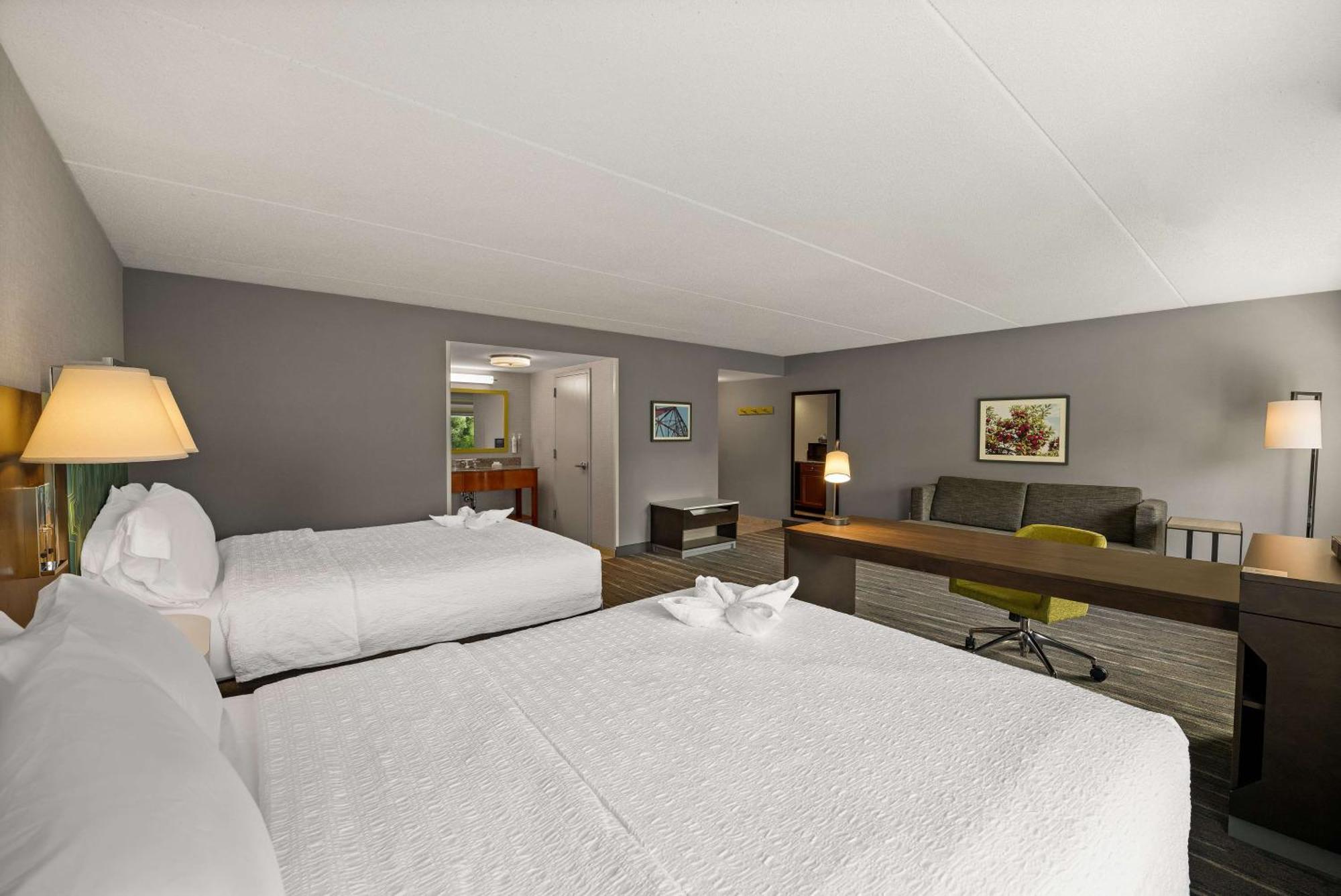 Hampton Inn & Suites Poughkeepsie Spackenkill Exterior foto