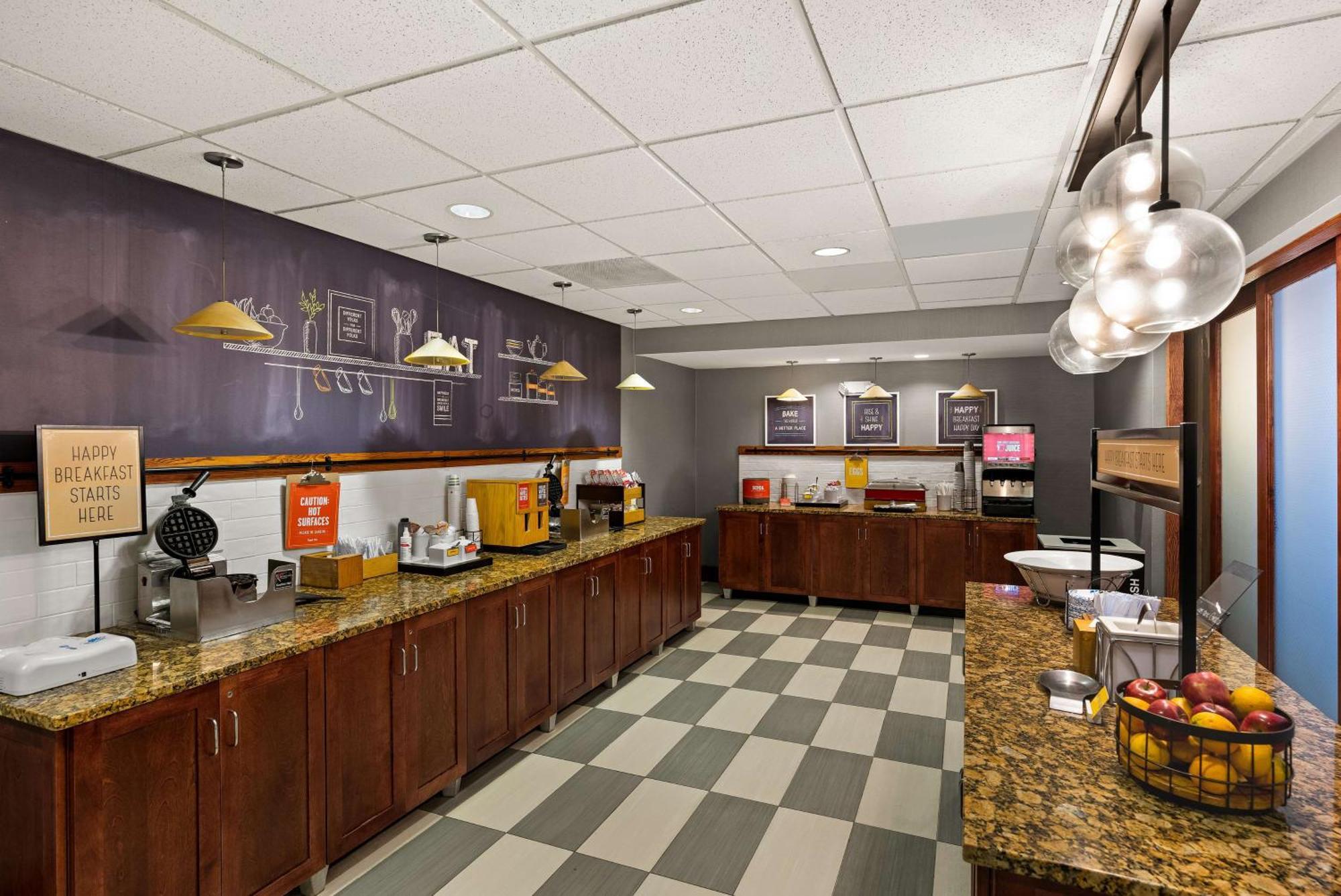 Hampton Inn & Suites Poughkeepsie Spackenkill Exterior foto