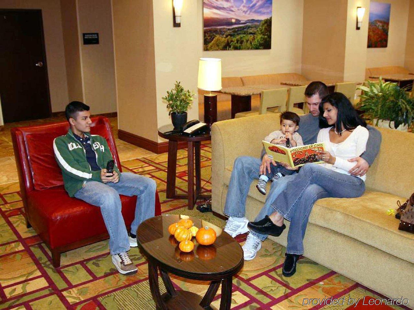 Hampton Inn & Suites Poughkeepsie Spackenkill Zimmer foto