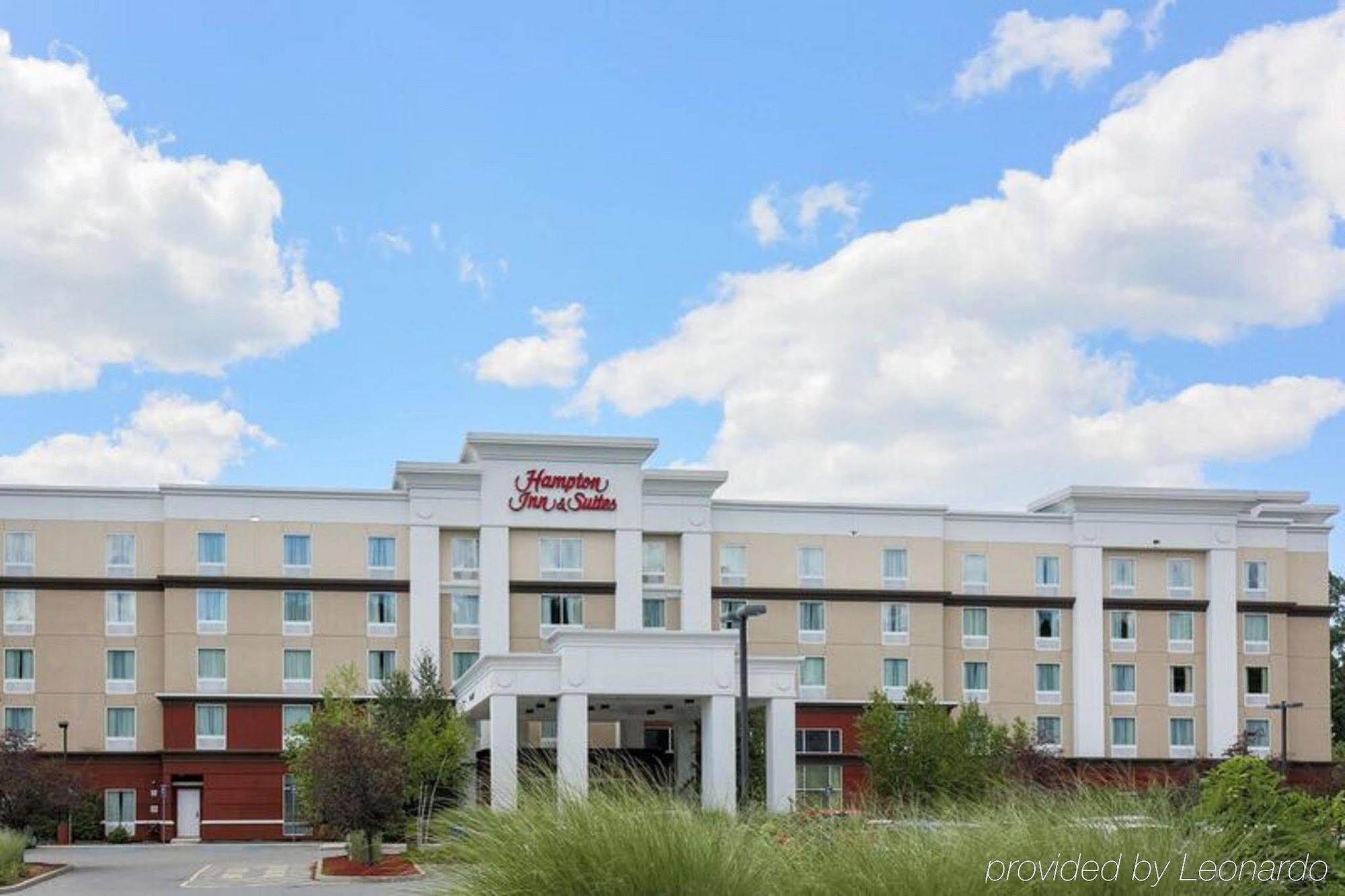 Hampton Inn & Suites Poughkeepsie Spackenkill Exterior foto
